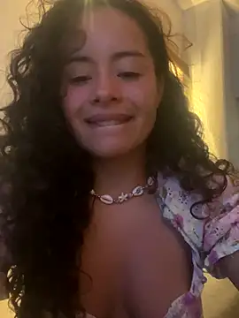 Snapshot of Marie_Rose chatting on 10-12-25, 09:14 Marie Rose online show from 10-12-25, 09:14