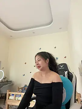 Snapshot of MiMi_0293 chatting on 05-07-26, 01:44 MiMi 0293 online show from 05-07-26, 01:44