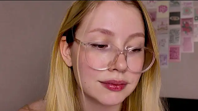 HoneyAudrey online show from 12-05-25, 02:42