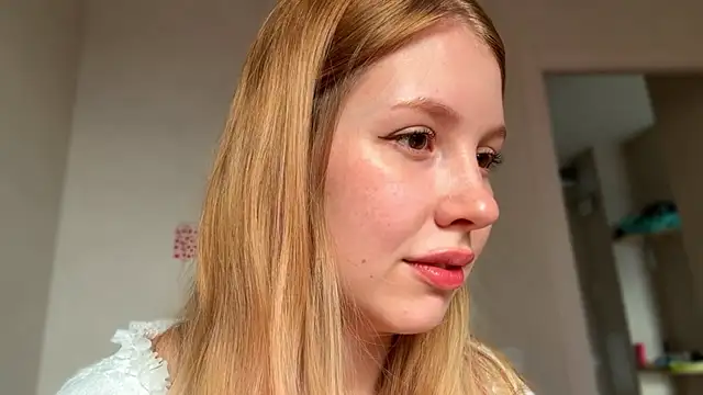Snapshot of HoneyAudrey chatting on 04-25-26, 02:03 HoneyAudrey online show from 04-25-26, 02:03
