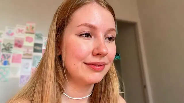 Snapshot of HoneyAudrey chatting on 04-27-26, 02:31 HoneyAudrey online show from 04-27-26, 02:31