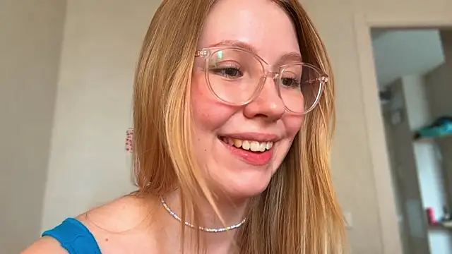 Snapshot of HoneyAudrey chatting on 05-01-26, 03:11 HoneyAudrey online show from 05-01-26, 03:11