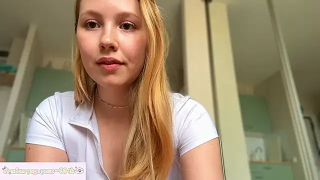 Snapshot of HoneyAudrey chatting on 05-18-26, 03:35 HoneyAudrey online show from 05-18-26, 03:35