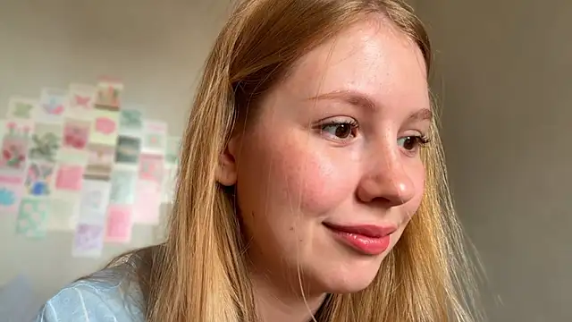 Snapshot of HoneyAudrey chatting on 05-19-26, 02:40 HoneyAudrey online show from 05-19-26, 02:40