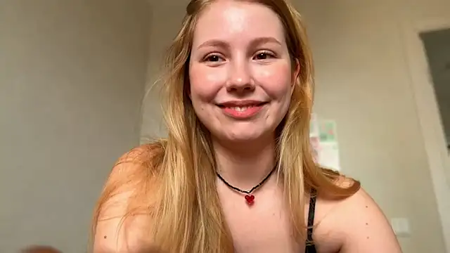 Snapshot of HoneyAudrey chatting on 05-22-26, 02:30 HoneyAudrey online show from 05-22-26, 02:30