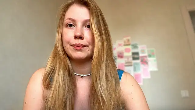 Snapshot of HoneyAudrey chatting on 05-28-26, 02:42 HoneyAudrey online show from 05-28-26, 02:42