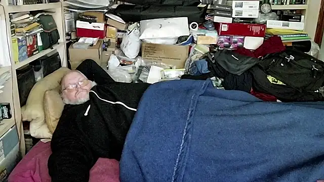 hadeszeuss2 online show from 12-21-24, 04:36