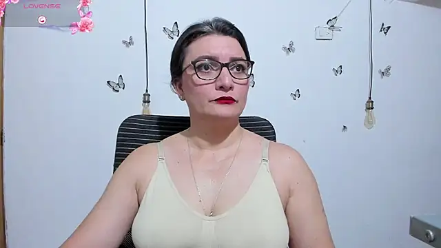 Snapshot of Amie_Adams82_ chatting on 06-15-26, 03:03 Amie Adams82 online show from 06-15-26, 03:03