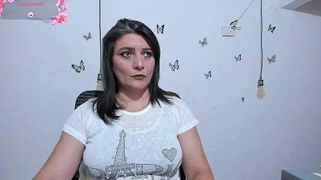 Snapshot of Amie_Adams82_ chatting on 06-23-26, 01:31 Amie Adams82 online show from 06-23-26, 01:31