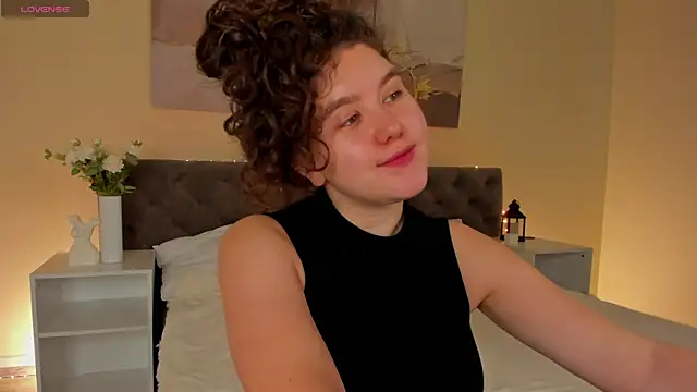 Snapshot of Ariella_Sol chatting on 05-01-26, 01:10 Ariella Sol online show from 05-01-26, 01:10