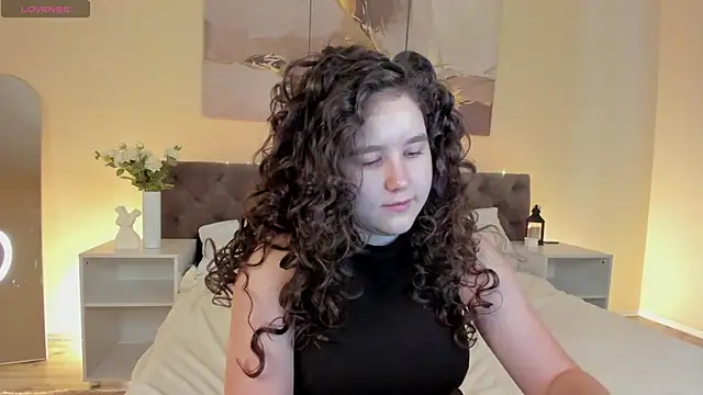 Snapshot of Ariella_Sol chatting on 05-06-26, 01:03 Ariella Sol online show from 05-06-26, 01:03