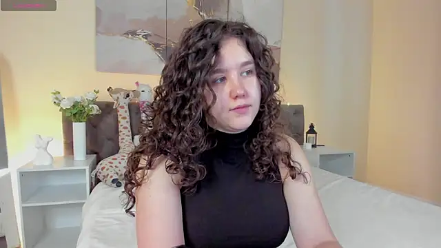 Snapshot of Ariella_Sol chatting on 05-13-26, 01:03 Ariella Sol online show from 05-13-26, 01:03