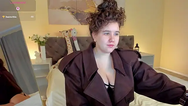 Snapshot of Ariella_Sol chatting on 05-19-26, 01:11 Ariella Sol online show from 05-19-26, 01:11