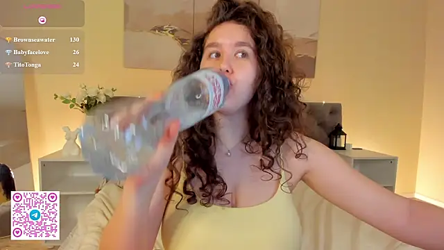 Snapshot of Ariella_Sol chatting on 05-31-26, 01:07 Ariella Sol online show from 05-31-26, 01:07