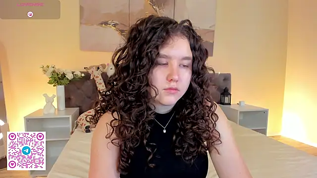 Snapshot of Ariella_Sol chatting on 06-06-26, 01:11 Ariella Sol online show from 06-06-26, 01:11