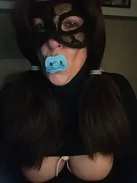 Snapshot of 23Milly chatting on 01-15-25, 02:13 23Milly online show from 01-15-25, 02:13