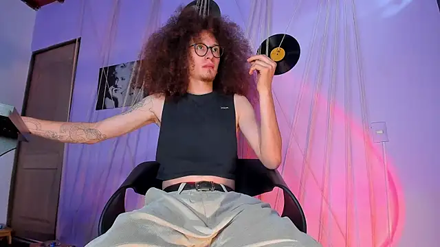 Snapshot of MrShaggy chatting on 01-27-25, 08:17 MrShaggy online show from 01-27-25, 08:17