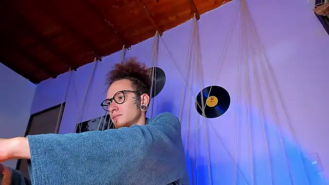 Snapshot of MrShaggy chatting on 02-03-25, 12:57 MrShaggy online show from 02-03-25, 12:57