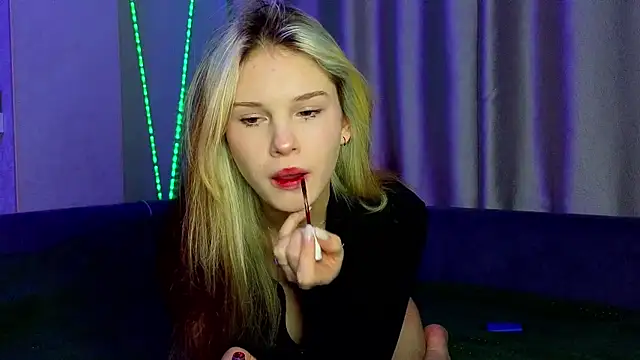 Snapshot of excited-kristi chatting on 12-23-24, 12:46 excited-kristi online show from 12-23-24, 12:46