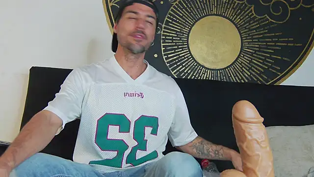 Snapshot of Adam_MillanFF chatting on 01-12-26, 08:58 Adam MillanFF online show from 01-12-26, 08:58