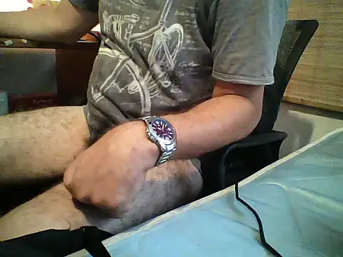 Snapshot of LECHEBALLS chatting on 01-17-26, 10:35 LECHEBALLS online show from 01-17-26, 10:35