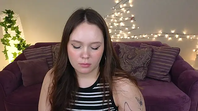 miki miki cutie  online show from 12-17-24, 07:48