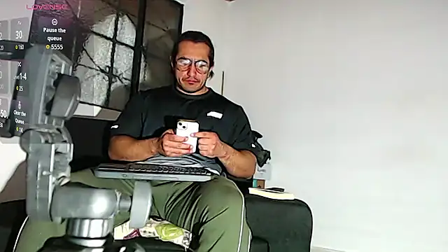 Snapshot of willian_m777 chatting on 10-16-25, 04:13 willian m777 online show from 10-16-25, 04:13