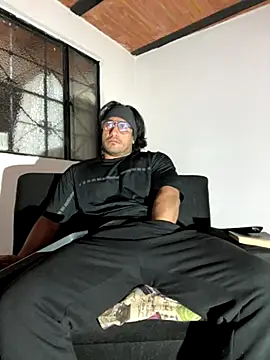 Snapshot of willian_m777 chatting on 10-18-25, 05:10 willian m777 online show from 10-18-25, 05:10