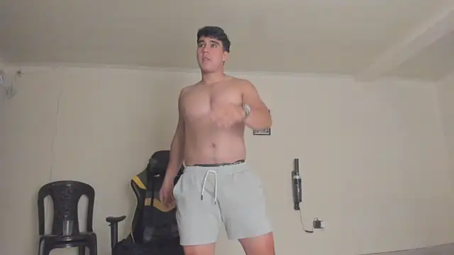 Snapshot of owengray2n chatting on 07-31-26, 04:34 owengray2n online show from 07-31-26, 04:34