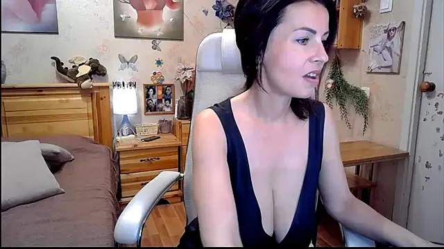 Kendra Mom online show from 06-30-26, 06:47
