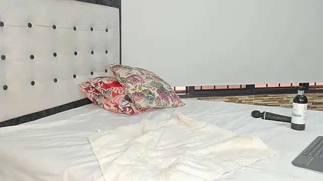 SelenaGmez online show from 02-14-25, 01:29