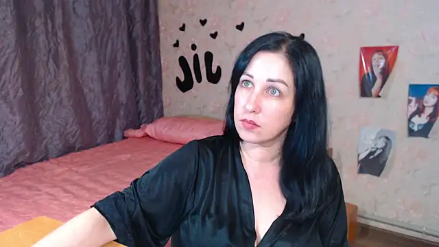 JillStevens online show from 11-18-25, 03:34