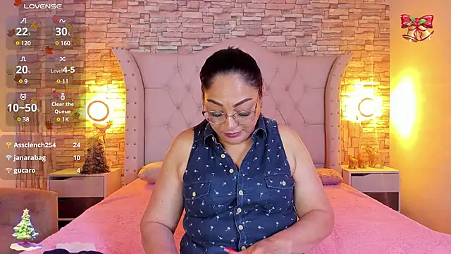 Snapshot of Gina_Myers chatting on 12-16-24, 06:38 Gina Myers online show from 12-16-24, 06:38
