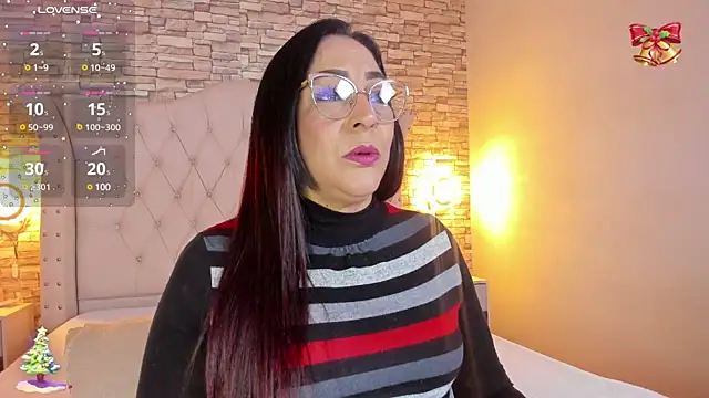 Snapshot of Gina_Myers chatting on 12-18-24, 12:18 Gina Myers online show from 12-18-24, 12:18