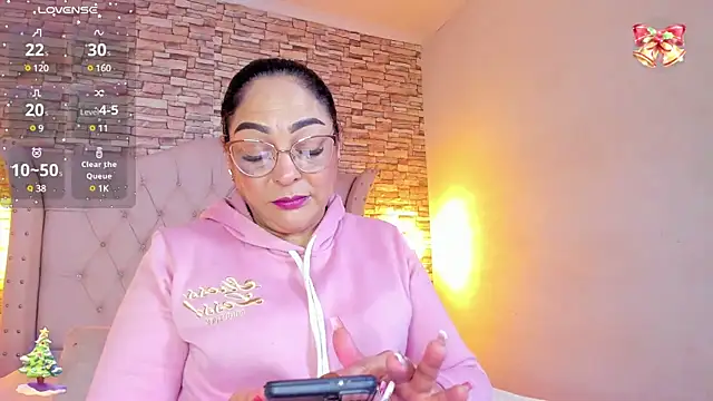 Snapshot of Gina_Myers chatting on 12-20-24, 12:49 Gina Myers online show from 12-20-24, 12:49