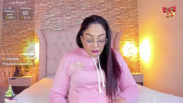Snapshot of Gina_Myers chatting on 12-20-24, 03:53 Gina Myers online show from 12-20-24, 03:53