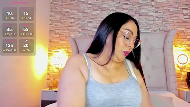 Snapshot of Gina_Myers chatting on 03-01-25, 01:29 Gina Myers online show from 03-01-25, 01:29