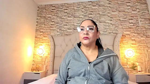 Snapshot of Gina_Myers chatting on 09-30-25, 12:43 Gina Myers online show from 09-30-25, 12:43
