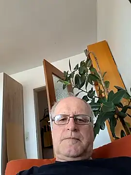 Milkasahne64 online show from 06-04-26, 05:57