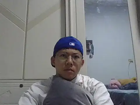 Snapshot of ZHIIz chatting on 03-14-26, 01:05 ZHIIz online show from 03-14-26, 01:05