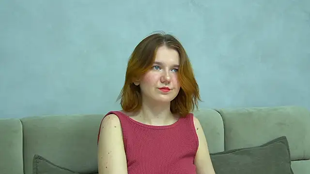 Snapshot of LessySmith chatting on 09-21-25, 04:41 LessySmith online show from 09-21-25, 04:41