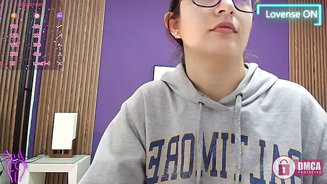 Snapshot of alina_martinelli chatting on 01-12-25, 11:39 alina martinelli online show from 01-12-25, 11:39