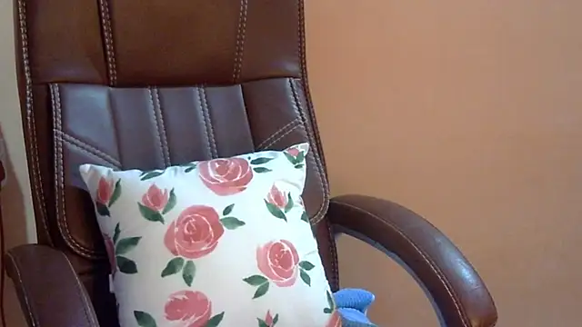 Snapshot of Hotty_Bitch chatting on 02-14-26, 05:43 Hotty Bitch online show from 02-14-26, 05:43