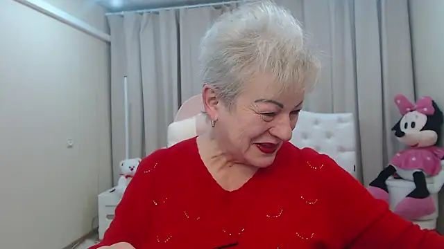 Snapshot of KayleSmoll chatting on 02-18-26, 07:43 KayleSmoll online show from 02-18-26, 07:43