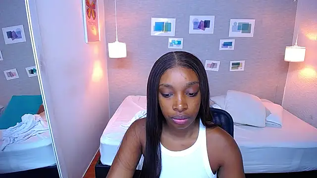 Snapshot of Shamiraa_moore chatting on 03-19-25, 01:18 Shamiraa moore online show from 03-19-25, 01:18