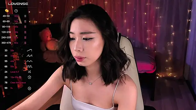 Snapshot of sensualily chatting on 12-29-24, 05:01 sensualily online show from 12-29-24, 05:01