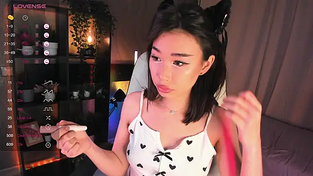 Snapshot of sensualily chatting on 11-14-25, 03:33 sensualily online show from 11-14-25, 03:33