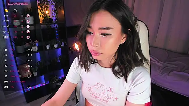 Snapshot of sensualily chatting on 12-13-25, 07:53 sensualily online show from 12-13-25, 07:53