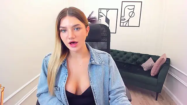 SelenaeMoore online show from 10-12-25, 08:08