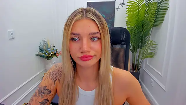 SelenaeMoore online show from 11-21-25, 04:11